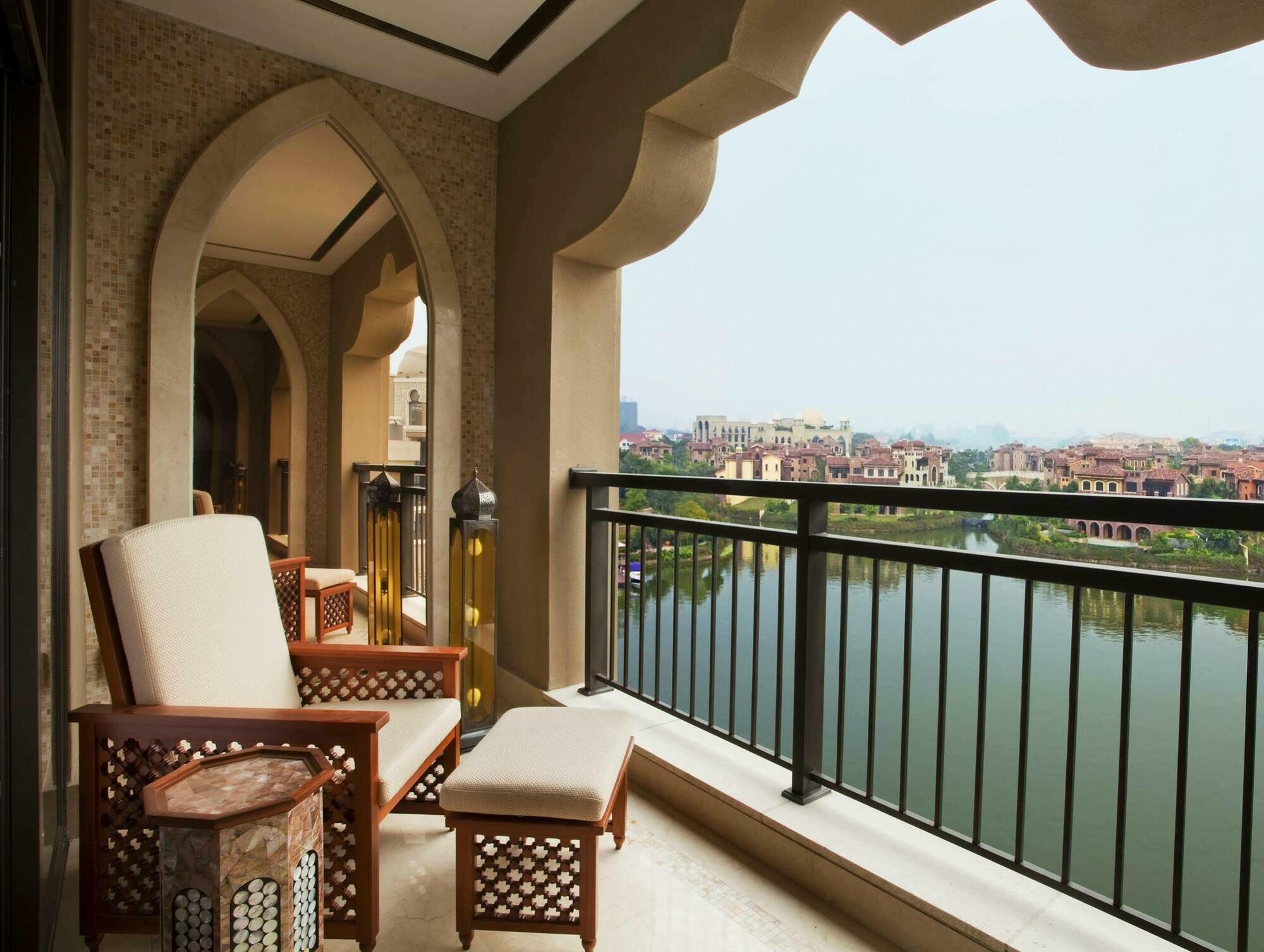Sheraton Qingyuan Lion Lake Resort Exteriör bild